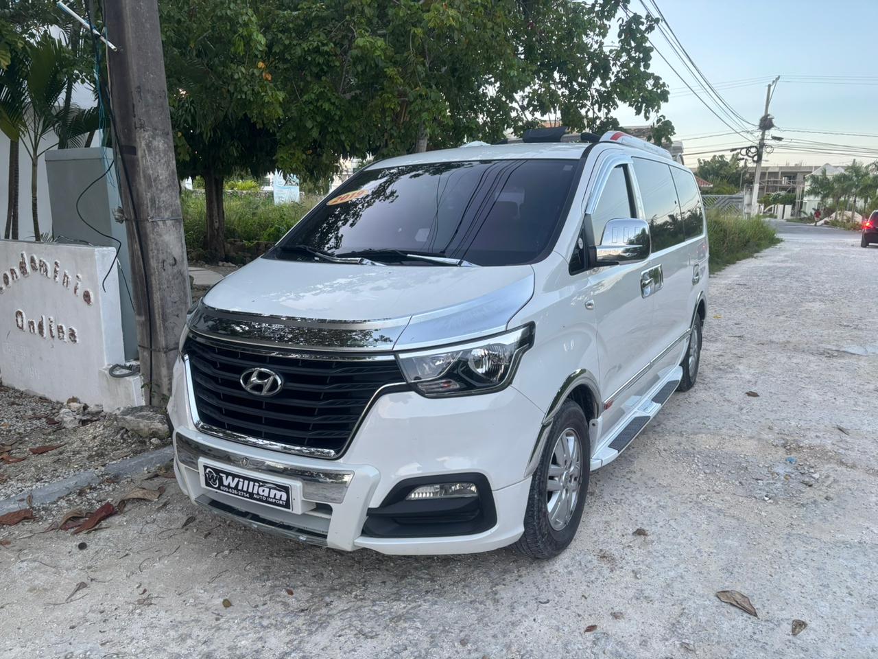 Techo Alto y Techo Bajo Transfer 9 a 12 Pax in Punta Cana area
